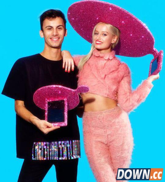 科技被玩坏 宏碁携自拍帽登时装周