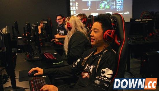 美国两大学给《英雄联盟》高手发奖学金