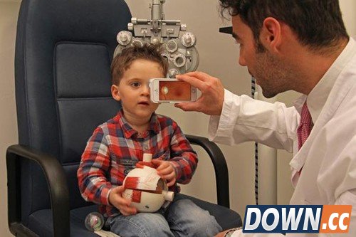 iPhone眼球扫描配件问世 可接受远程医疗