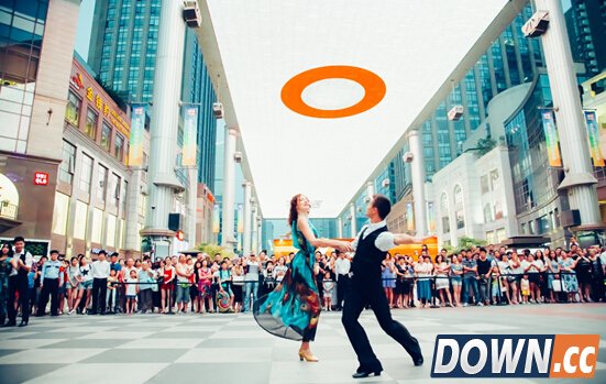 风情快闪引爆世贸天阶 努比亚劲掀布拉格风暴