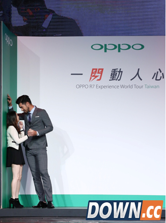 全金属闪拍利器OPPO R7台湾发布 男神高以翔代言