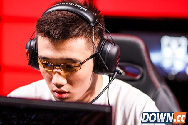 LOL上演现实约架 死亡宣告撕逼某主播 准备干架了