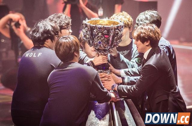 Faker就是神“电竞乔丹”值得一吹