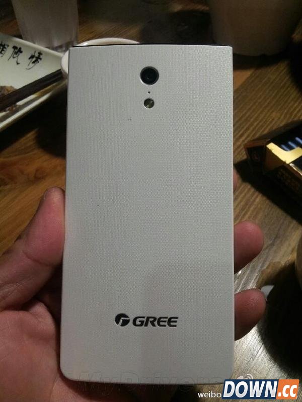 格力手机采用5寸720p屏幕
