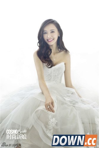 女神唐嫣忙不停 代言手机游戏变身美丽魔法师