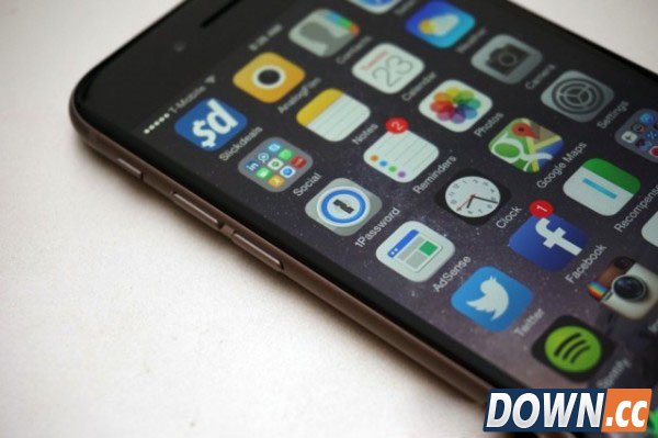 iPhone采用无边框设计