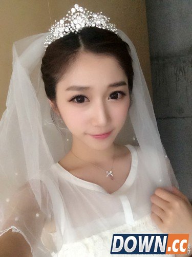 主播小悠加盟电竞比赛