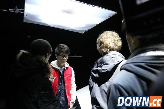 LOL主播若风要去演电影：手撕鬼子，鼻子打飞机都不是事！