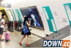 4女大学生包下地铁站墙：给TFBOYS打广告