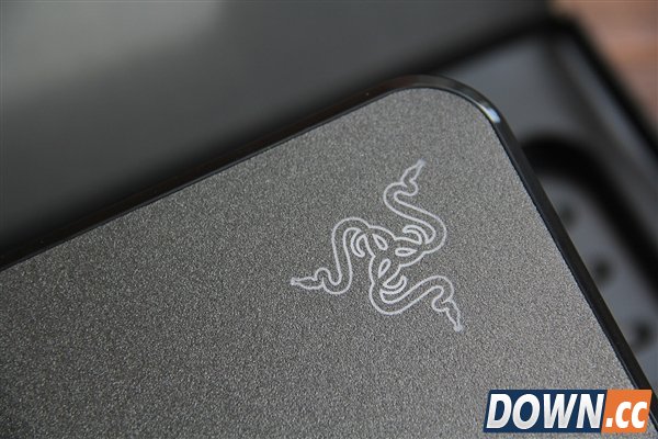 灯厂新玩具 Razer发光鼠标垫Firefly图赏