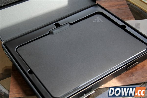 灯厂新玩具 Razer发光鼠标垫Firefly图赏