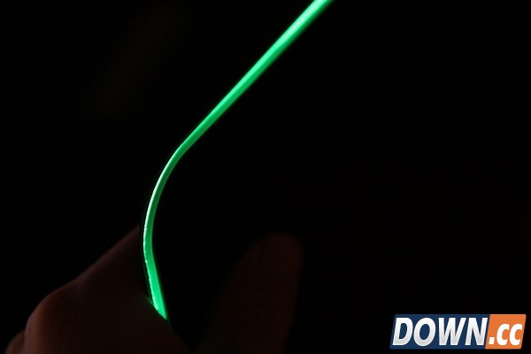 灯厂新玩具 Razer发光鼠标垫Firefly图赏