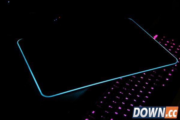 灯厂新玩具 Razer发光鼠标垫Firefly图赏