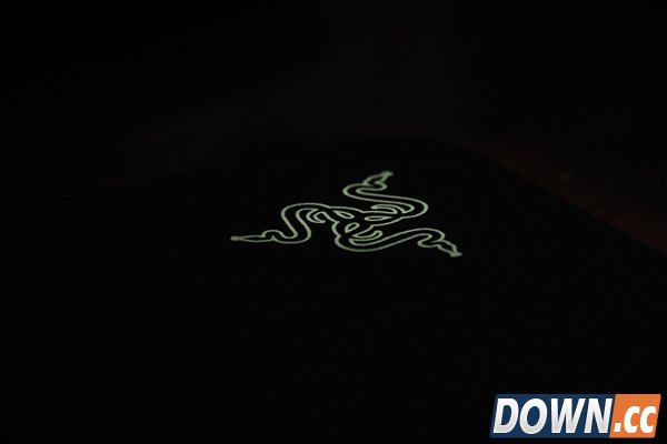 灯厂新玩具 Razer发光鼠标垫Firefly图赏