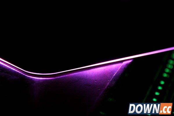 灯厂新玩具 Razer发光鼠标垫Firefly图赏