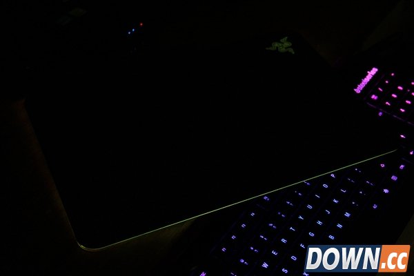 灯厂新玩具 Razer发光鼠标垫Firefly图赏
