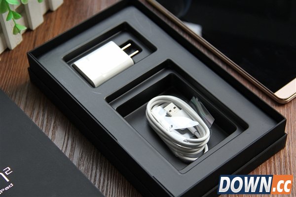 99.5%金属附体！华为全新8寸平板M2图赏