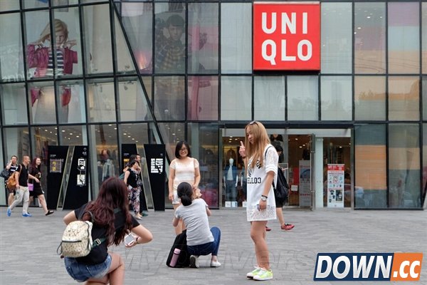 试衣间不雅视频当事男女遭人肉：在校大学生