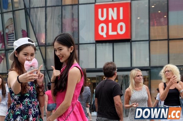 试衣间不雅视频当事男女遭人肉：在校大学生