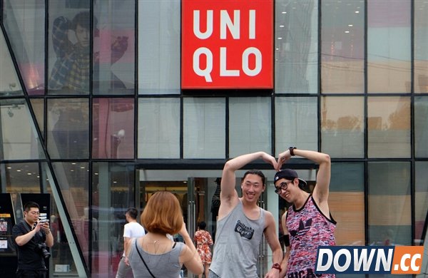 试衣间不雅视频当事男女遭人肉：在校大学生