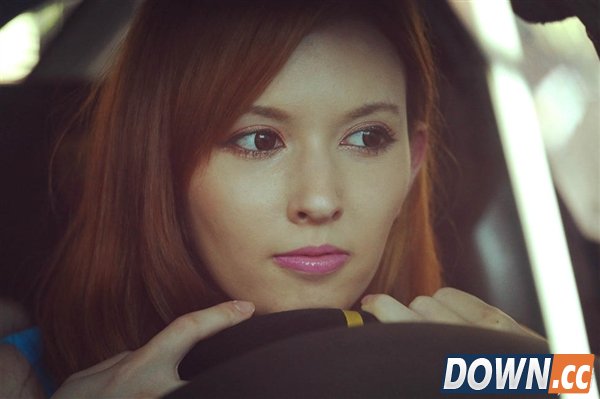 泷泽萝拉现身北京：硬盘女神变身赛车女郎