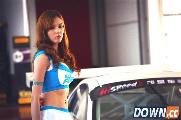 泷泽萝拉现身北京：硬盘女神变身赛车女郎