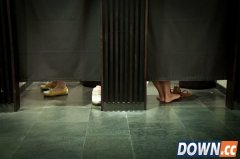 优衣库“试衣间不雅视频”：男女主角不违法