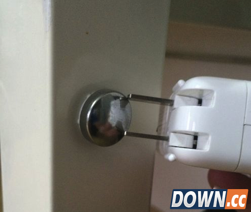 Mac接入电源会有火花怎么办