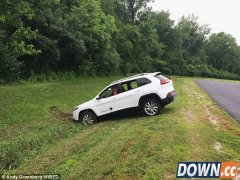 美国司机开车突遭黑客入侵 汽车被遥控进沟