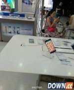 大妈体验三星手机疯狂自拍：也是醉了