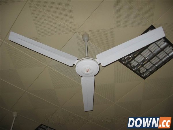 旋转吊扇坠落终于发生了