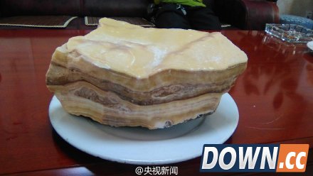 一亿年前“五花肉”石头