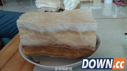 一亿年前“五花肉”石头