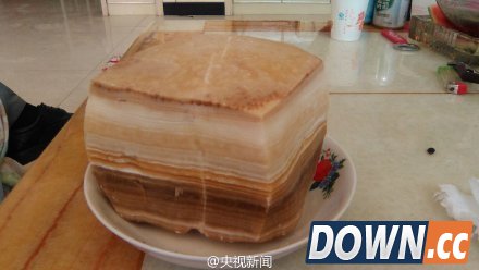 一亿年前“五花肉”石头