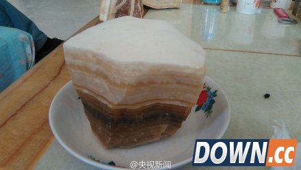 一亿年前“五花肉”石头