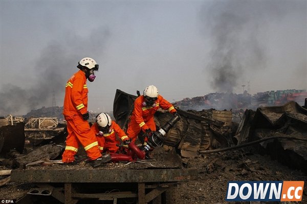 外媒公布天津爆炸现场照片