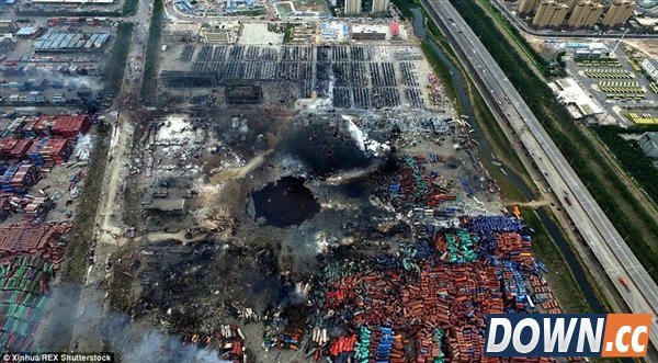 外媒公布天津爆炸现场照片