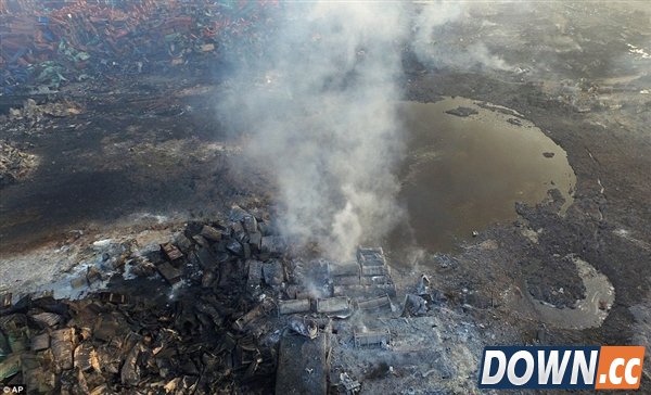 外媒公布天津爆炸现场照片