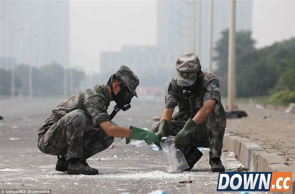 外媒公布天津爆炸现场照片