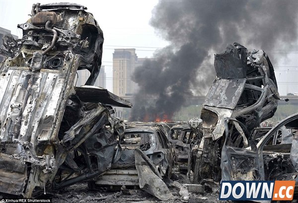 外媒公布天津爆炸现场照片