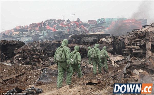 外媒公布天津爆炸现场照片