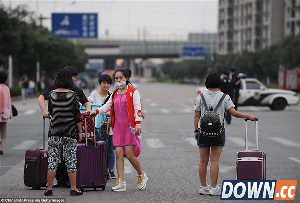 外媒公布天津爆炸现场照片