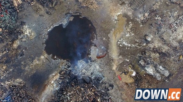 外媒公布天津爆炸现场照片