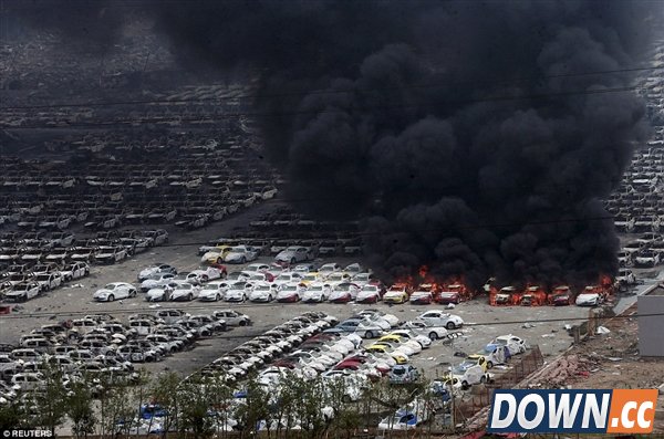 外媒公布天津爆炸现场照片