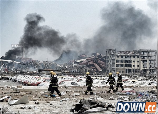 外媒公布天津爆炸现场照片