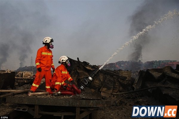 外媒公布天津爆炸现场照片