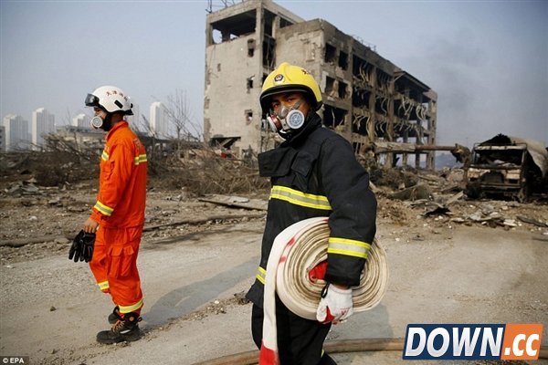 外媒公布天津爆炸现场照片