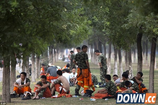 外媒公布天津爆炸现场照片