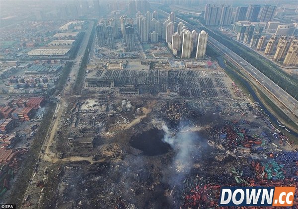 外媒公布天津爆炸现场照片