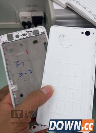 锤子“坚果手机”真机曝光